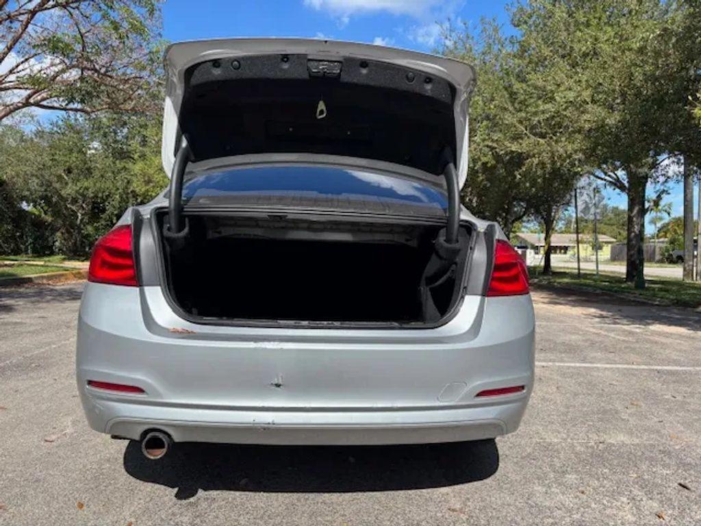 BMW 3 Series - Thumbnail 10