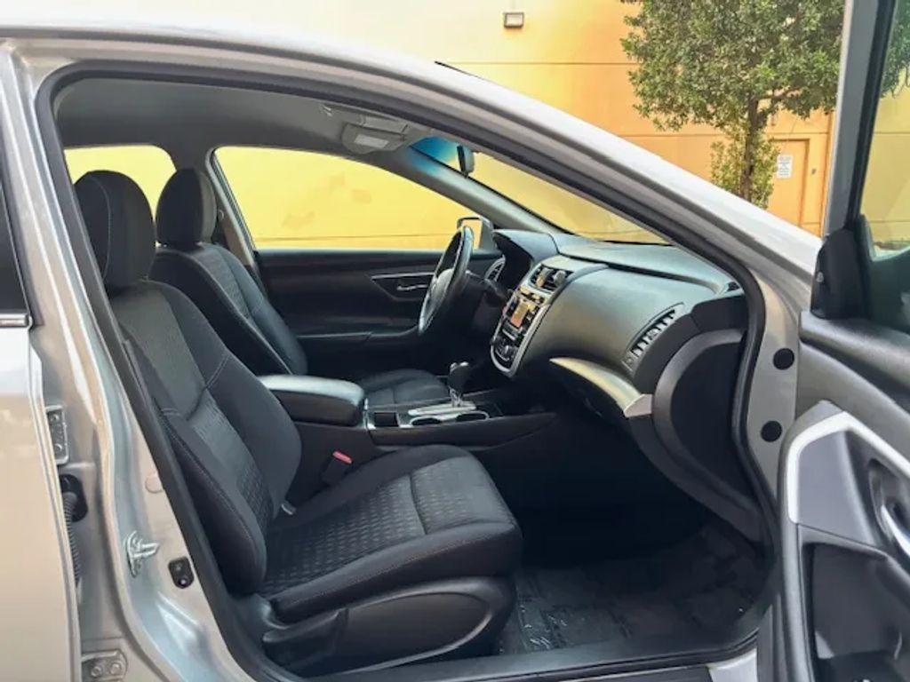 Nissan Altima - Thumbnail 11