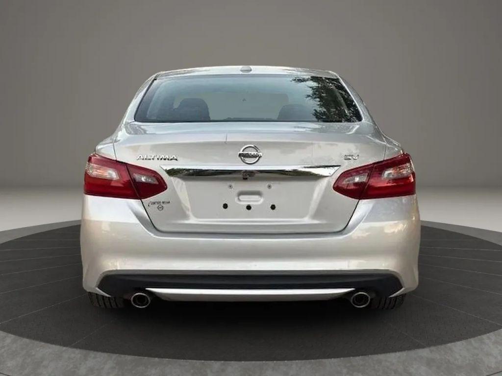 Nissan Altima - Thumbnail 7