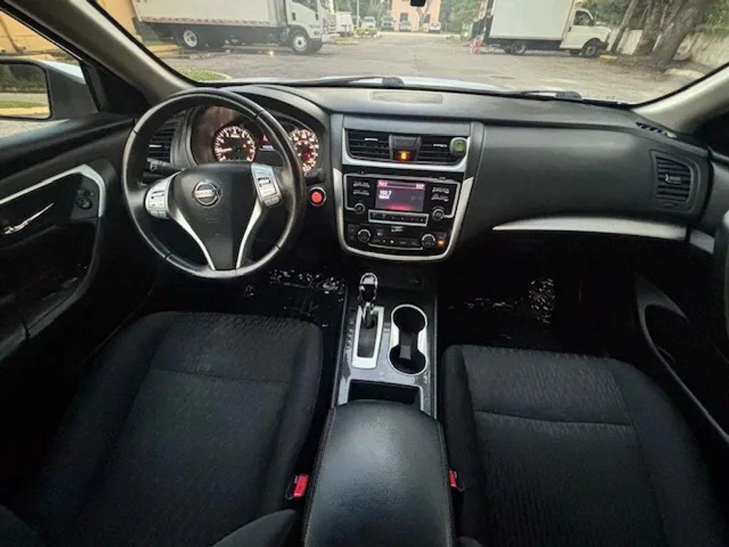 Nissan Altima - Thumbnail 19