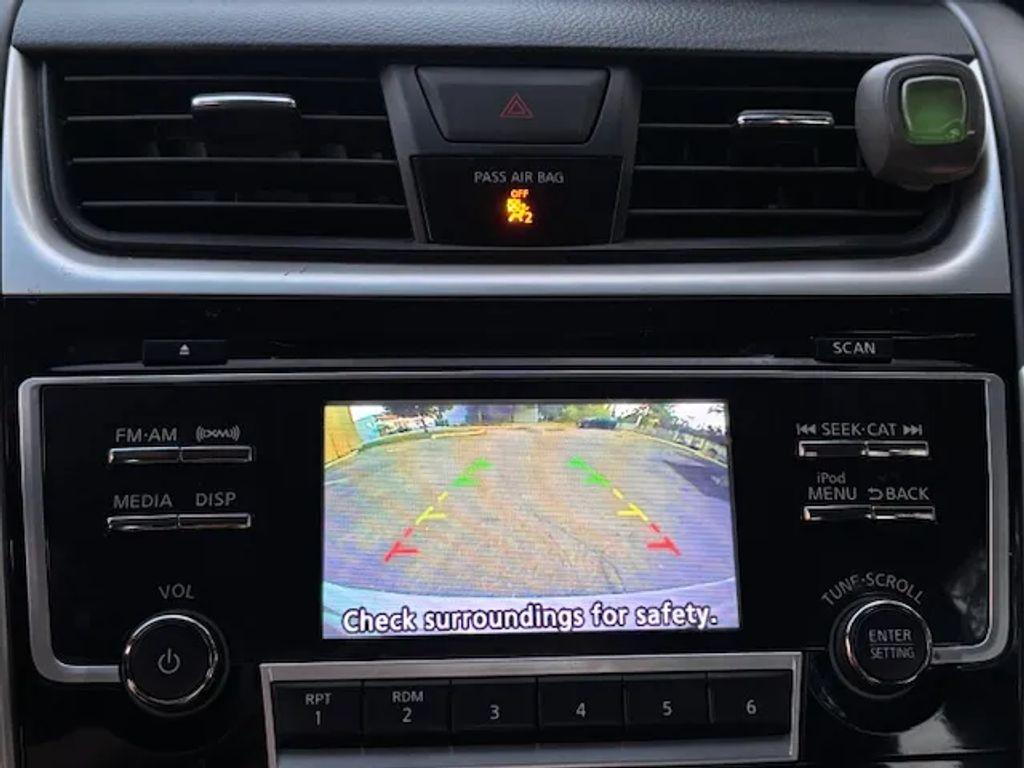 Nissan Altima - Thumbnail 2