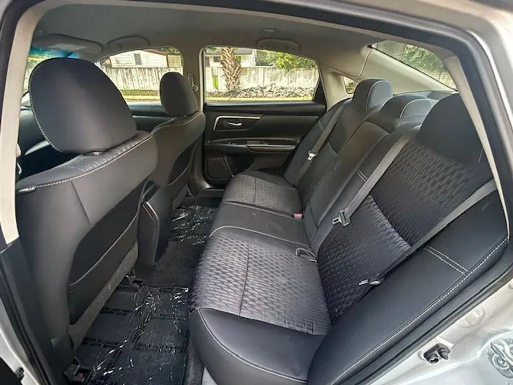 Nissan Altima - Thumbnail 17