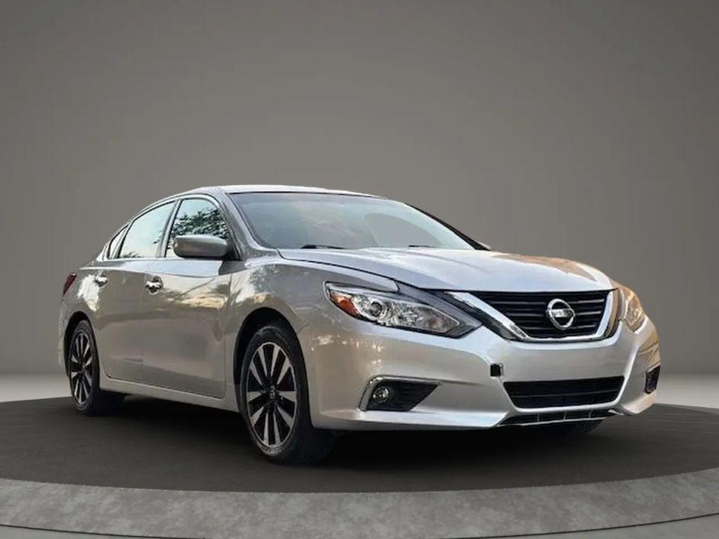 Nissan Altima - Thumbnail 5