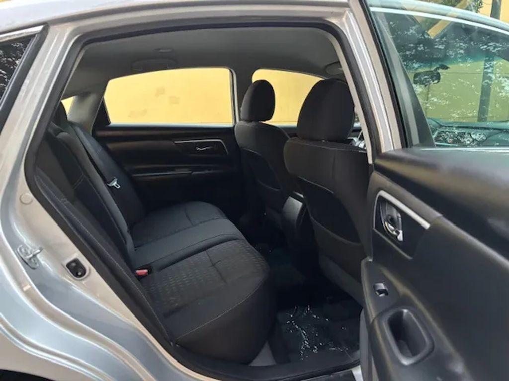 Nissan Altima - Thumbnail 12