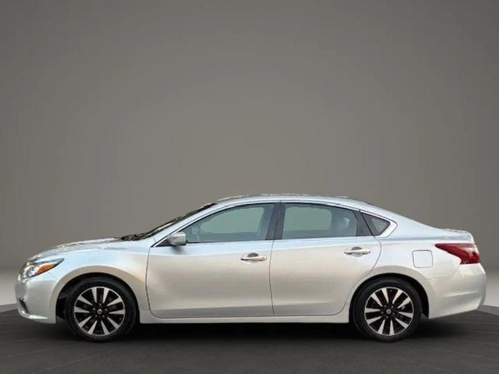 Nissan Altima - Thumbnail 10