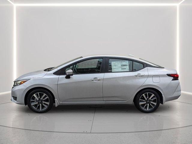 Nissan Versa Sv - Thumbnail 3