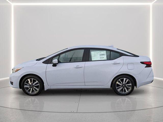 Nissan Versa Sv - Thumbnail 3