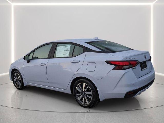 Nissan Versa Sv - Thumbnail 4