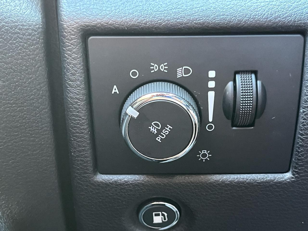 Jeep Grand Cherokeelimited 4X2 - Thumbnail 18