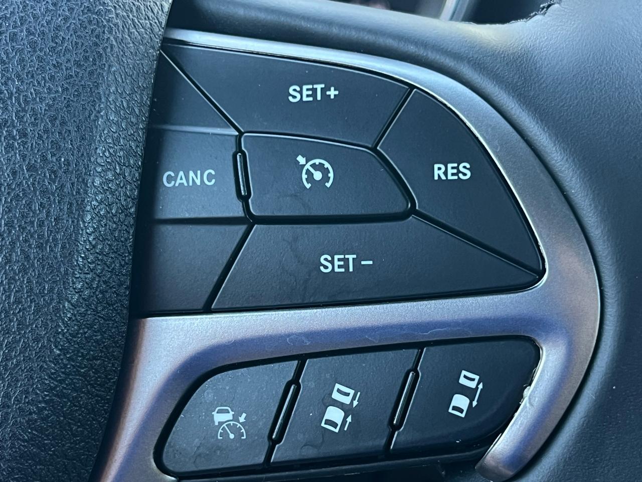 Jeep Grand Cherokeelimited 4X2 - Thumbnail 15