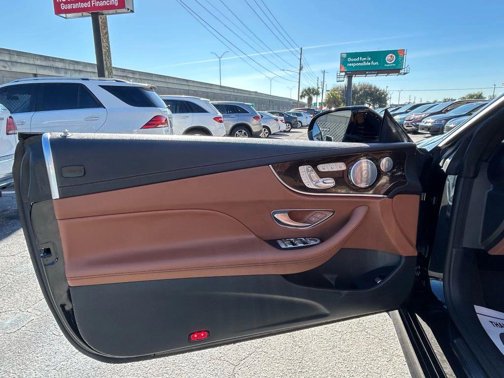 Mercedes-Benz E-Class - Thumbnail 13