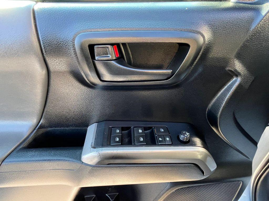 Toyota Tacoma Double Cab - Thumbnail 12