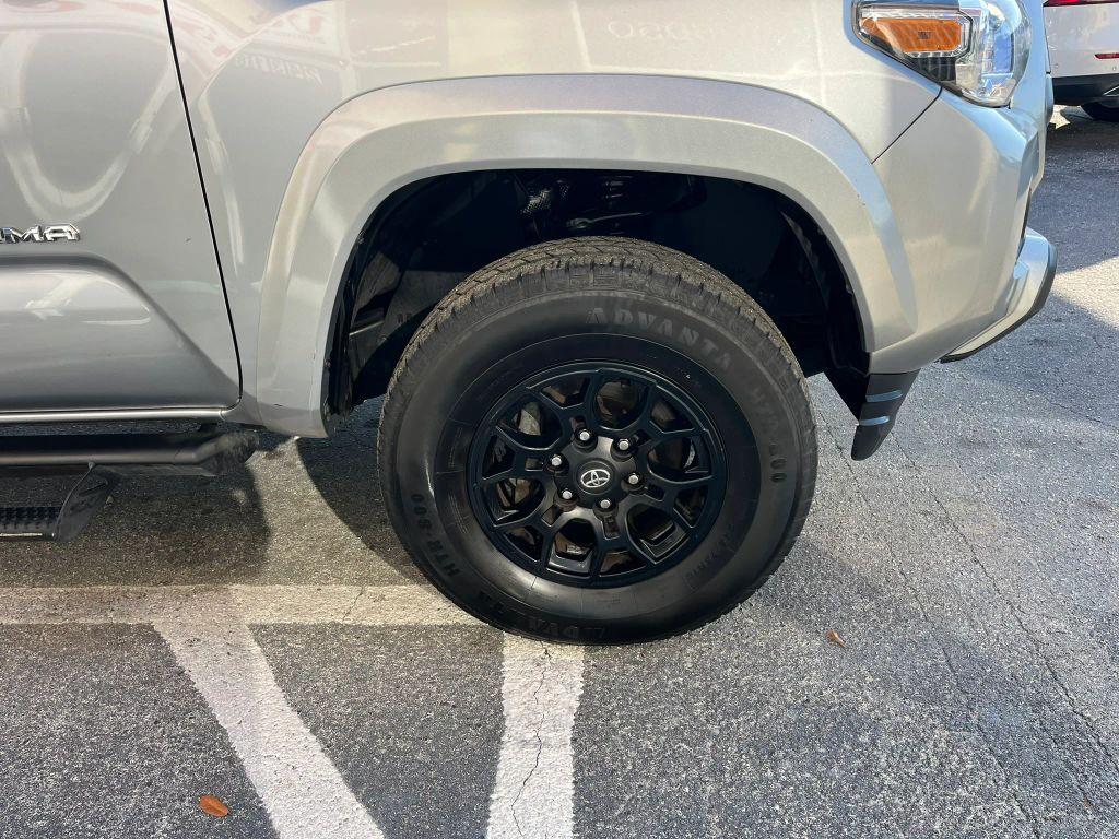 Toyota Tacoma Double Cab - Thumbnail 2