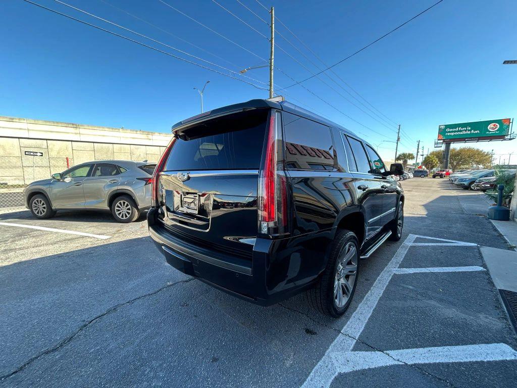 Cadillac Escalade - Thumbnail 8