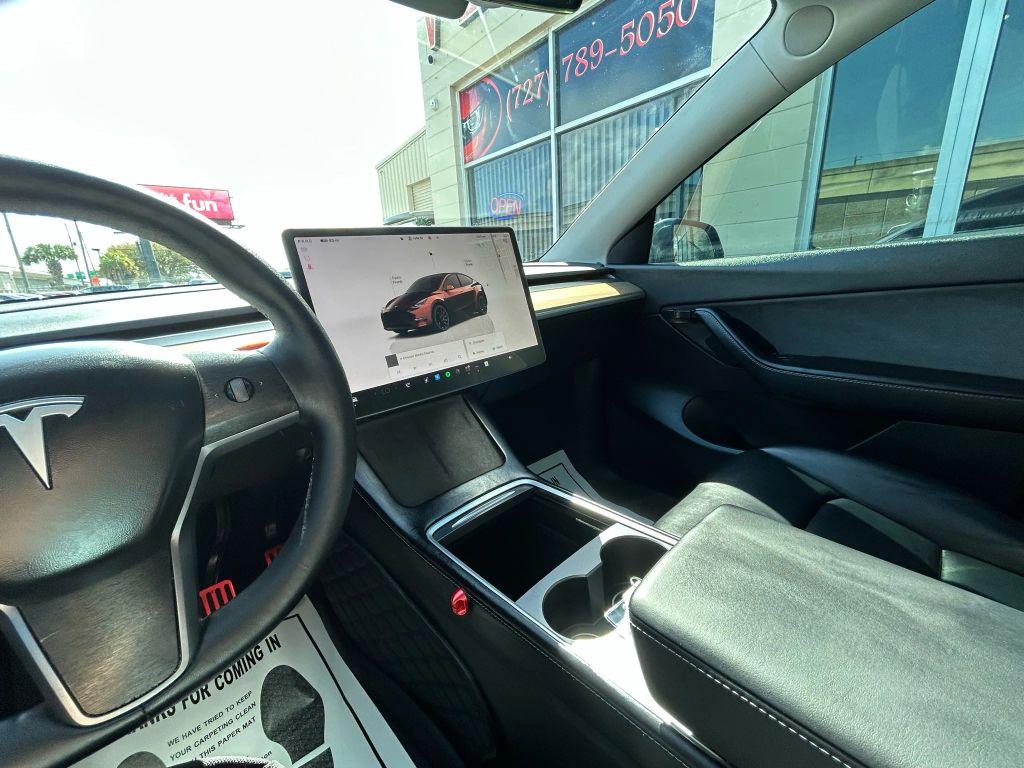 Tesla Model Y - Thumbnail 16