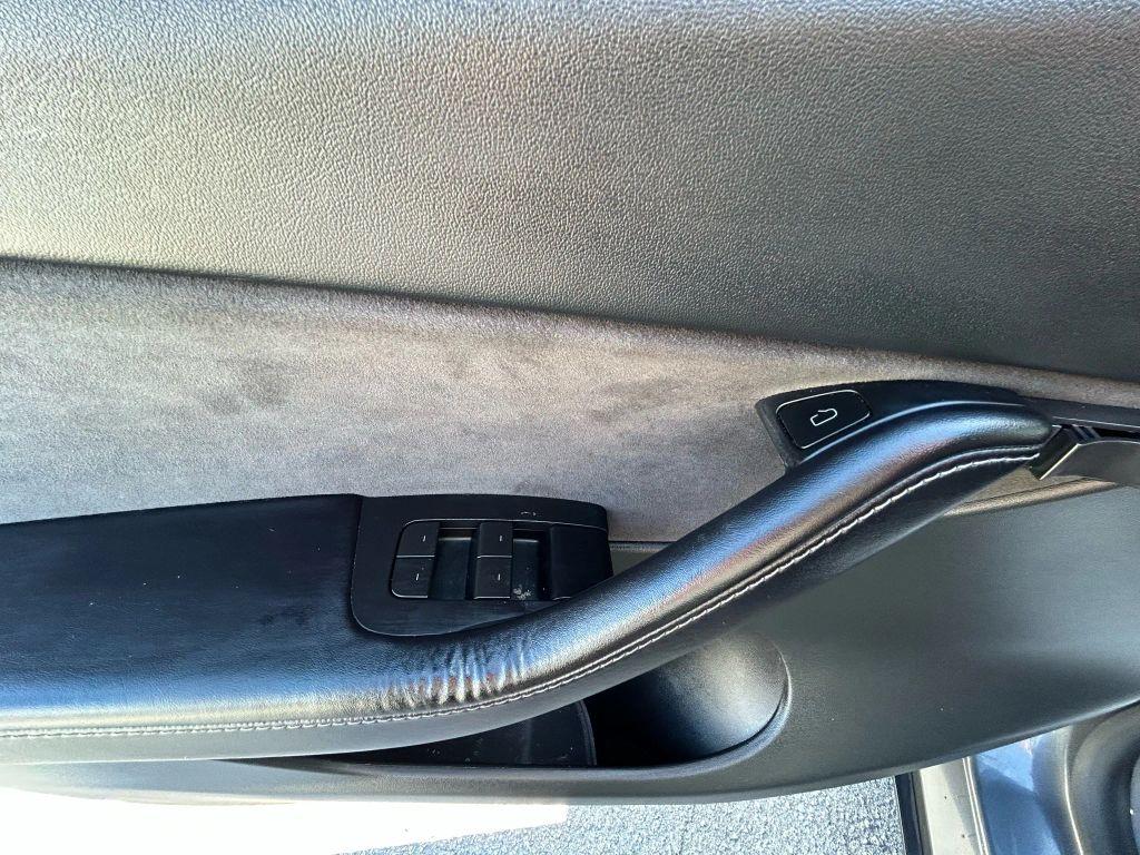 Tesla Model Y - Thumbnail 12