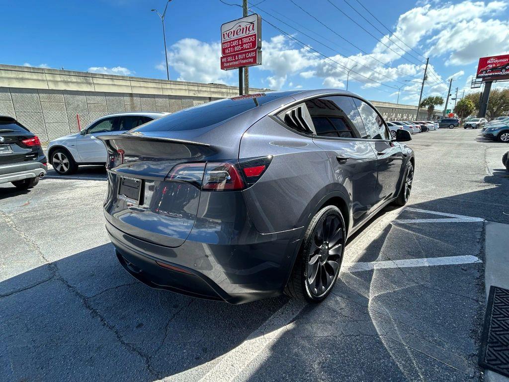 Tesla Model Y - Thumbnail 8