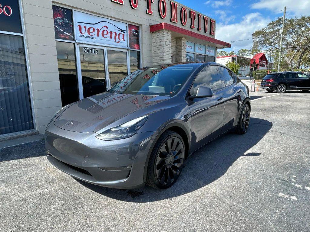 Tesla Model Y - Thumbnail 4