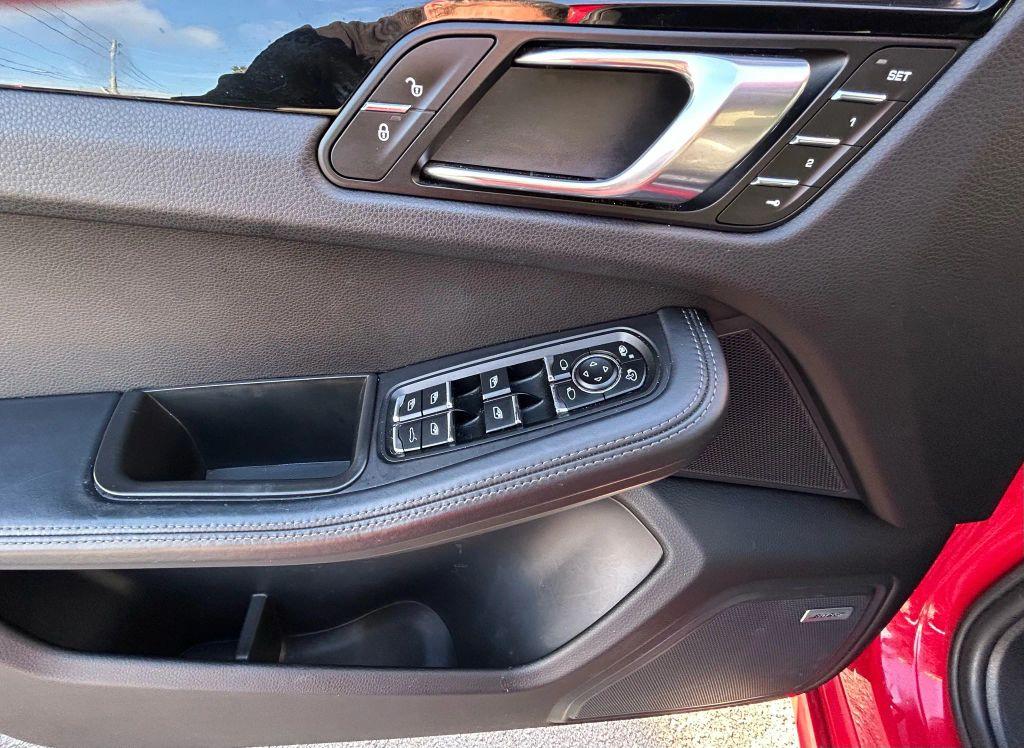 Porsche Macan - Thumbnail 12