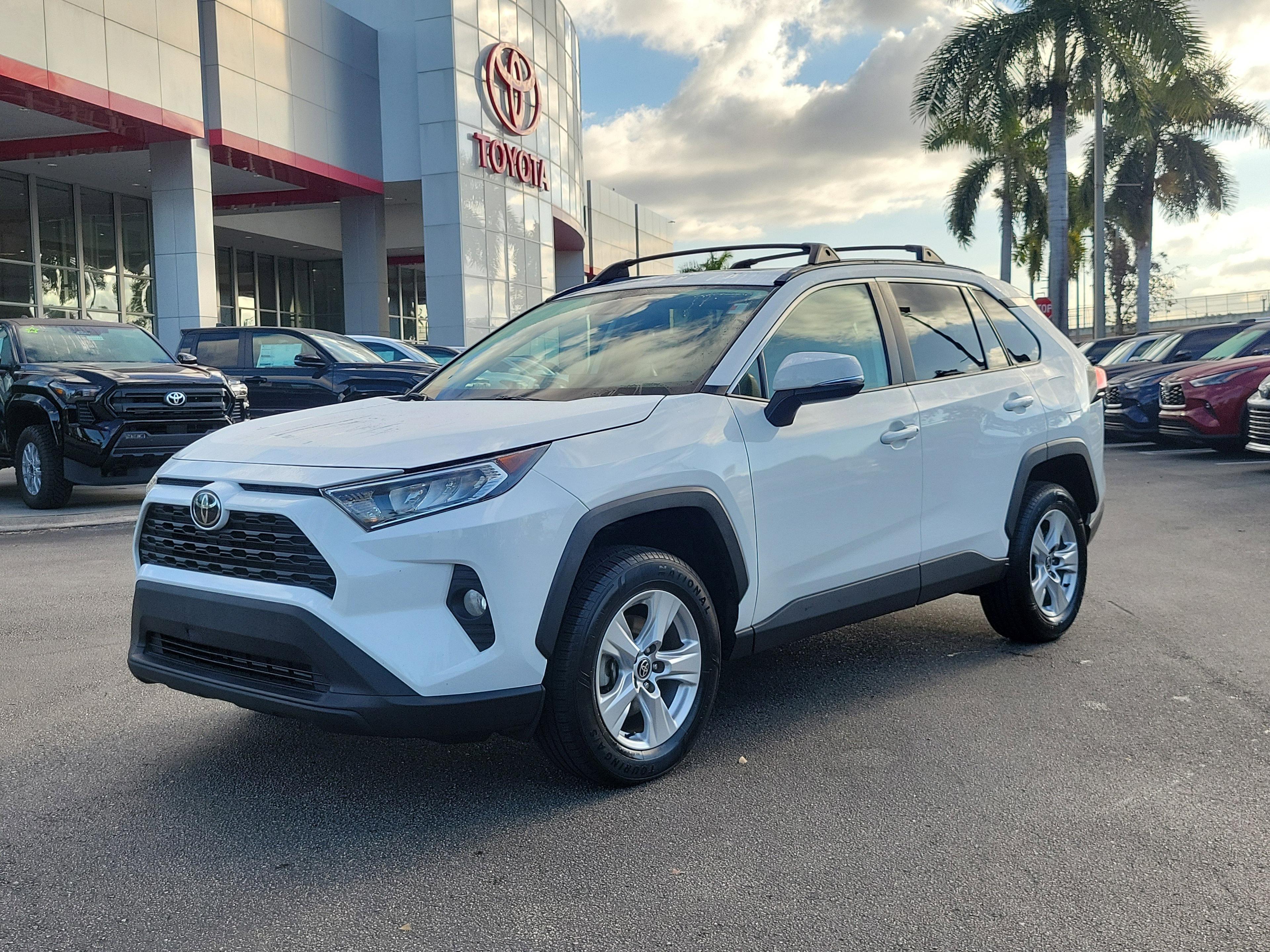 Toyota Rav4 Xle Fwd - Thumbnail 3