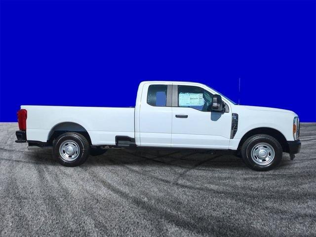 Ford Super Duty F-250® Xl - Thumbnail 4