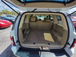 Ford Explorer - Thumbnail 3