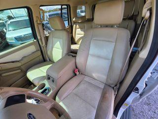 Ford Explorer - Thumbnail 18