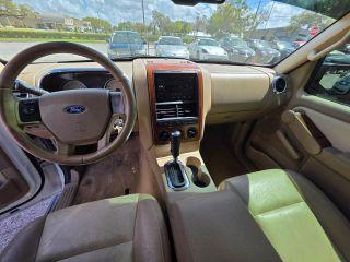 Ford Explorer - Thumbnail 17