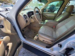 Ford Explorer - Thumbnail 19