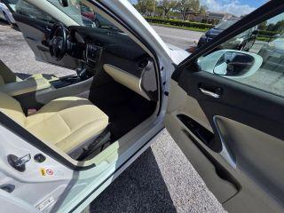 Lexus Is - Thumbnail 3