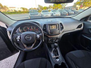 Jeep Cherokee - Thumbnail 16