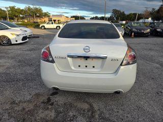 Nissan Altima - Thumbnail 13