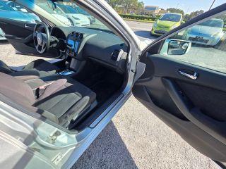 Nissan Altima - Thumbnail 2