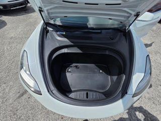 Tesla Model 3 - Thumbnail 3