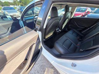 Tesla Model 3 - Thumbnail 18