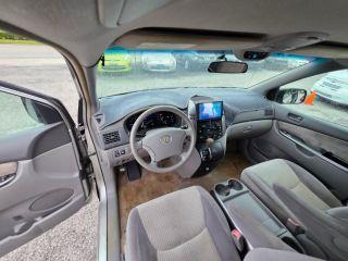 Toyota Sienna - Thumbnail 20