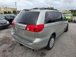 Toyota Sienna - Thumbnail 13