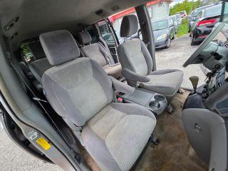 Toyota Sienna - Thumbnail 2