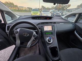 Toyota Prius - Thumbnail 16