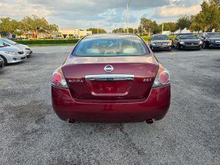 Nissan Altima - Thumbnail 12