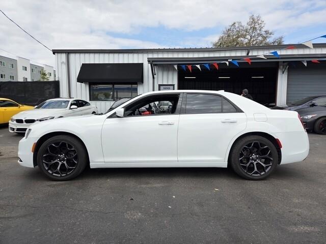 Chrysler 300S - Thumbnail 4