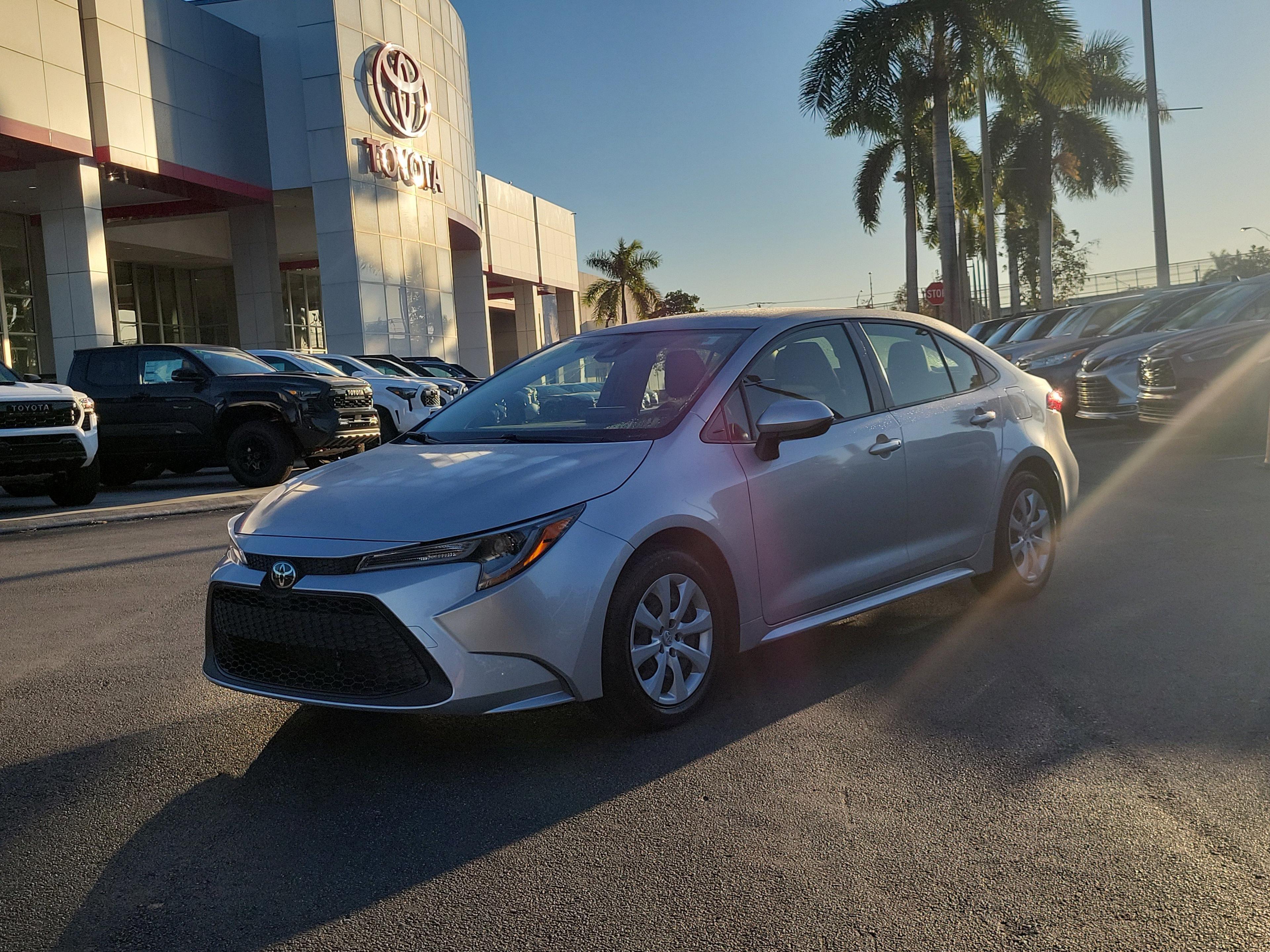 Toyota Corolla Le Fwd - Thumbnail 3