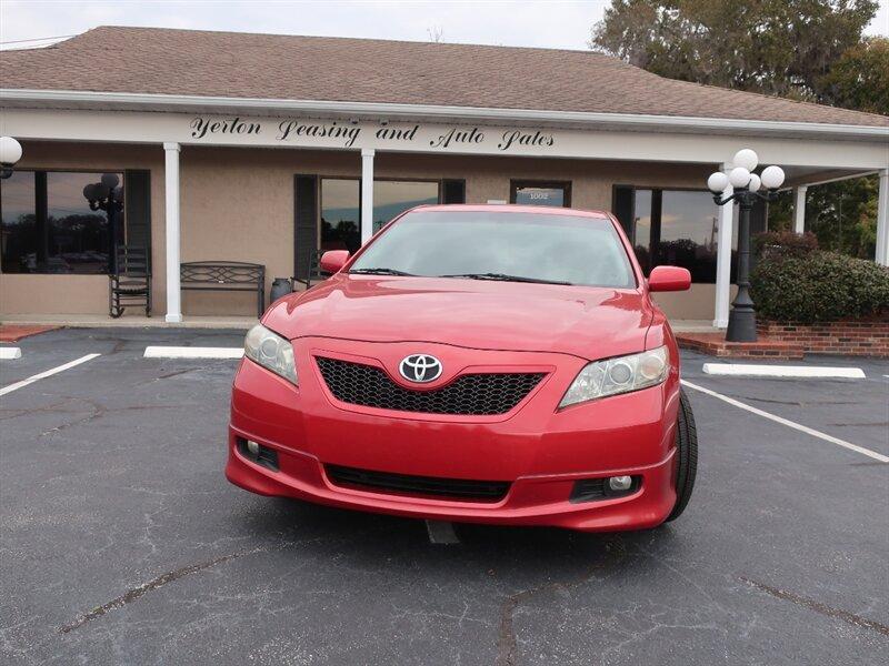 Toyota Camry SE - Thumbnail 2