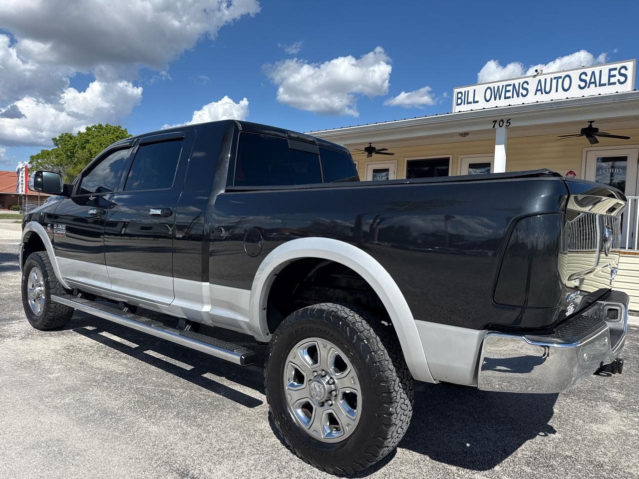 Ram 2500Laramie 4X4 Mega Cab 6'4" Box - Thumbnail 3
