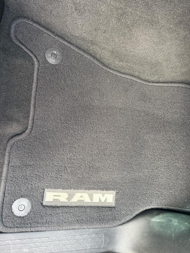 Ram 1500Big Horn 4X4 Crew Cab 5'7" Box - Thumbnail 12