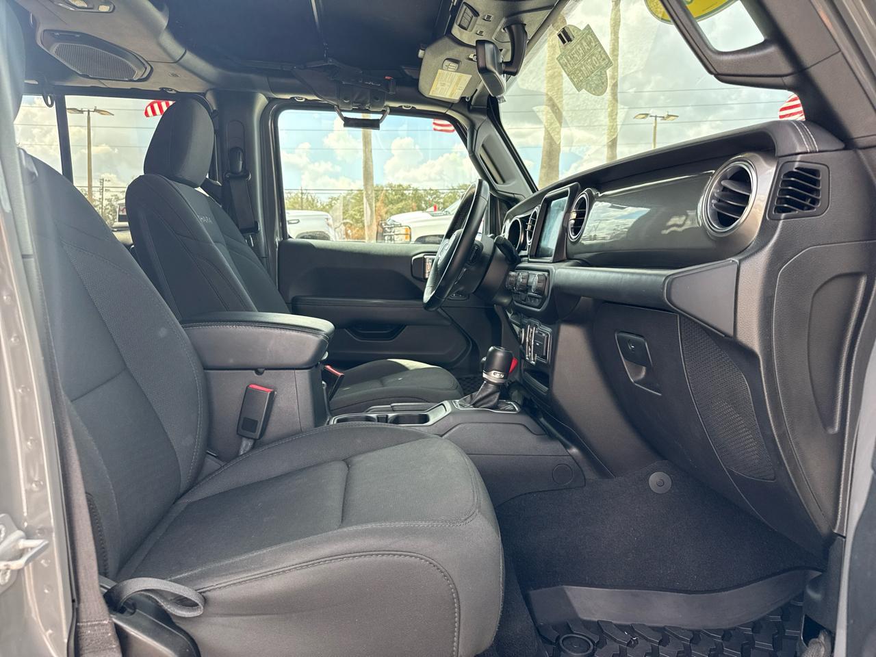 Jeep Wrangler Unlimitedsahara 4X4 - Thumbnail 9