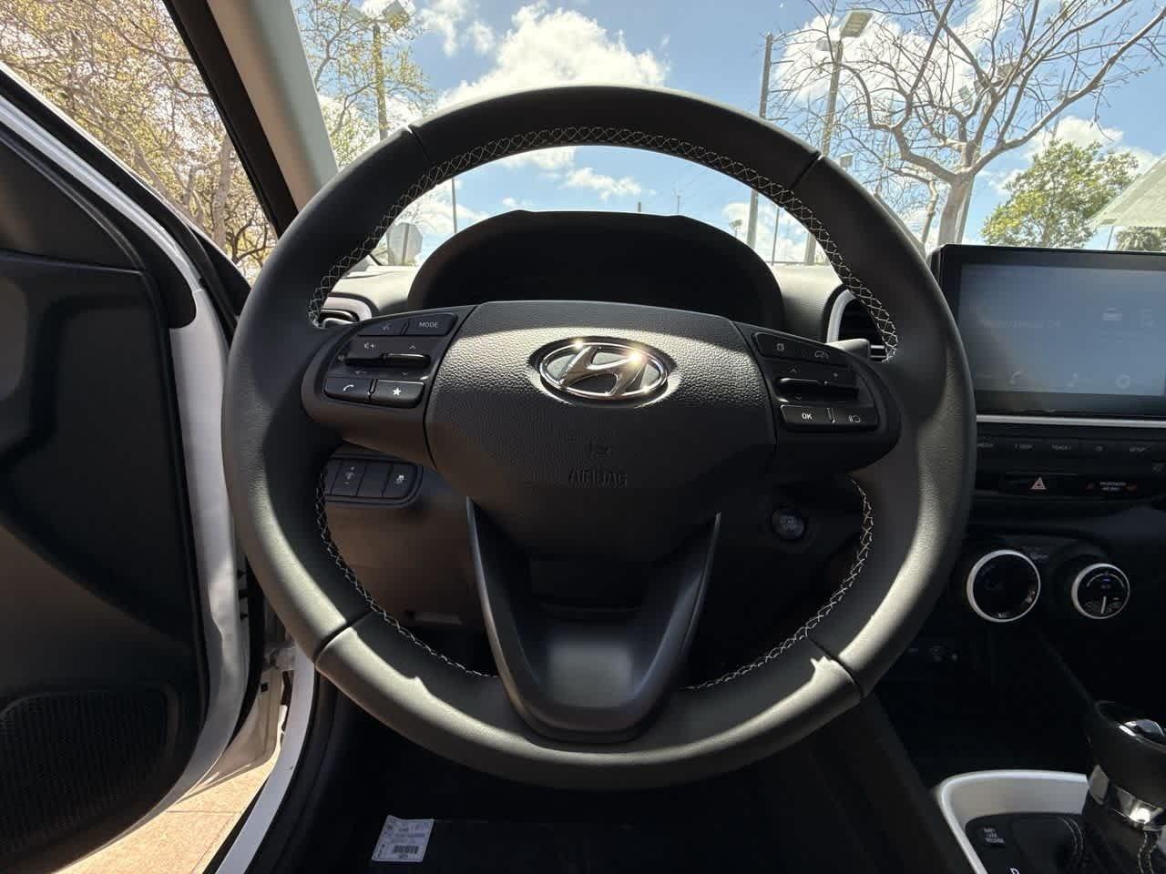 Hyundai Venue Sel W/Two-Tone Roof Fwd Sport Utility - Thumbnail 15