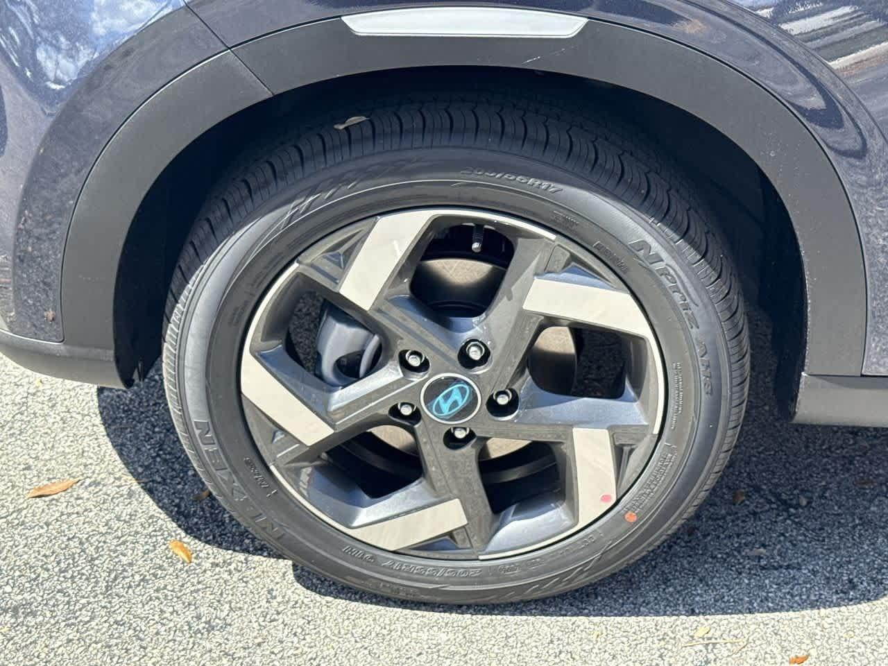 Hyundai Venue Sel W/Two-Tone Roof Fwd Sport Utility - Thumbnail 11