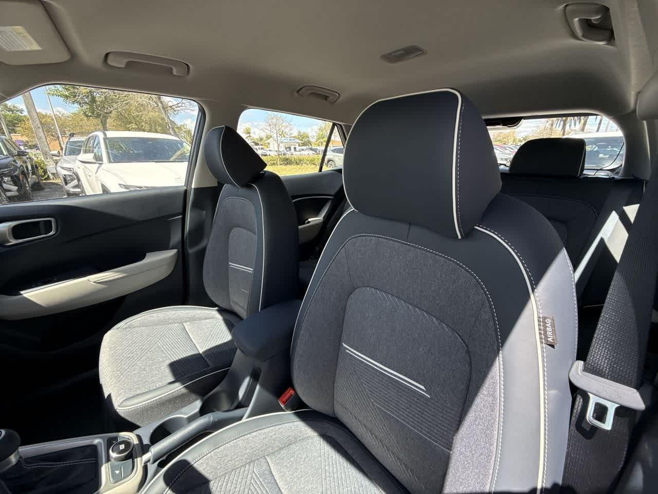 Hyundai Venue Sel W/Two-Tone Roof Fwd Sport Utility - Thumbnail 14