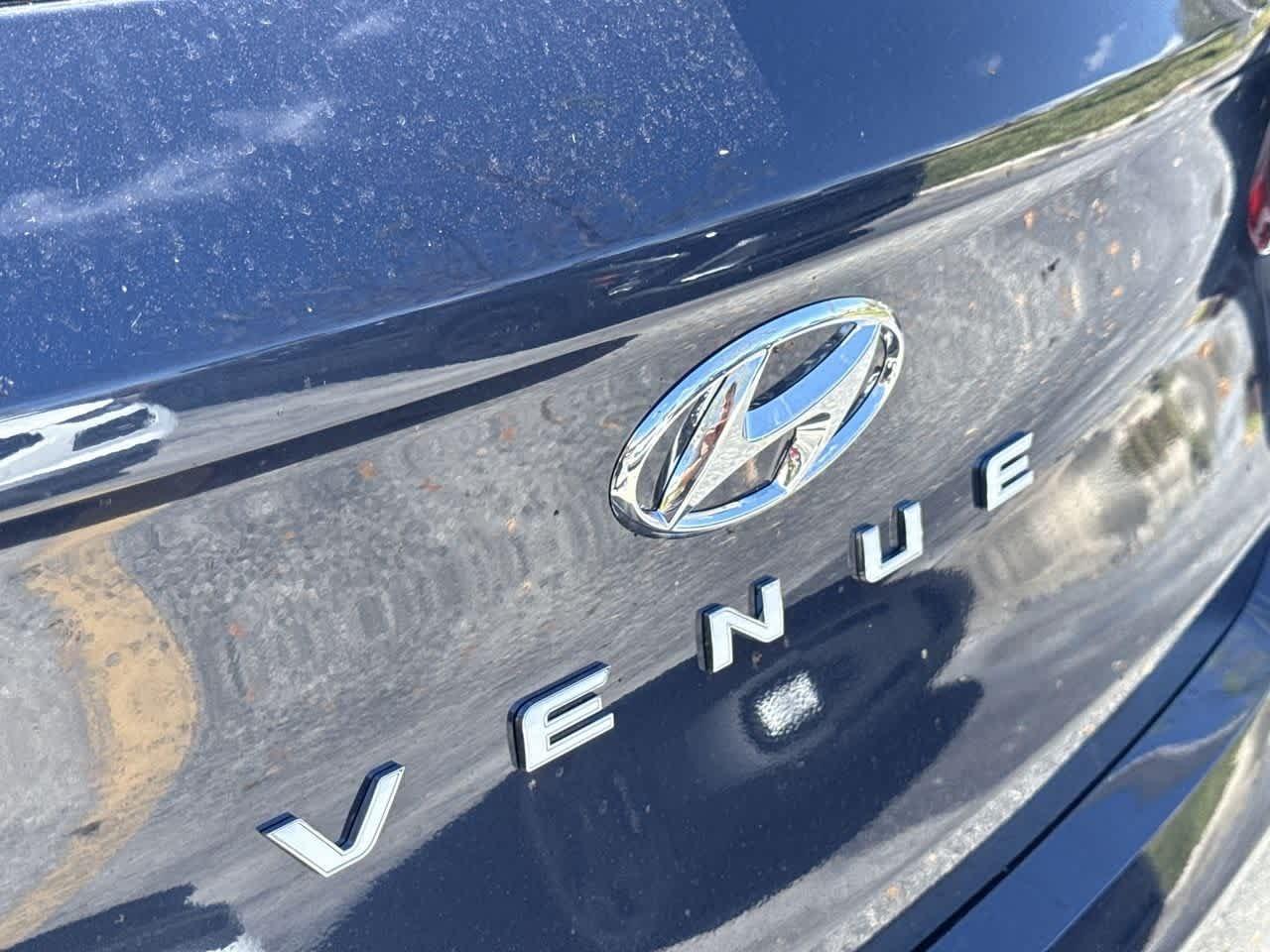 Hyundai Venue Sel W/Two-Tone Roof Fwd Sport Utility - Thumbnail 10